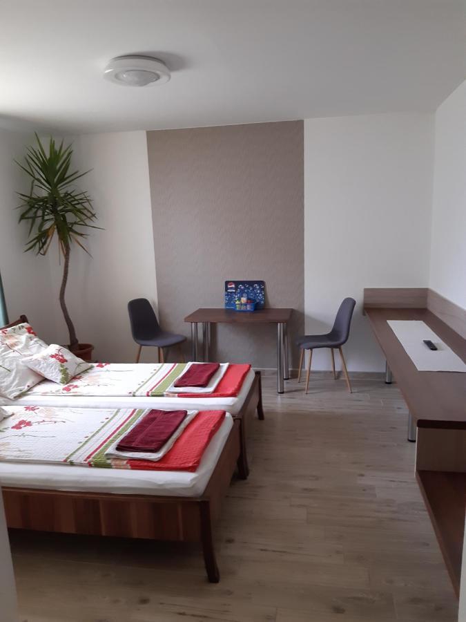فندق M47 Vendeghaz-Airport ديبريتْسين المظهر الخارجي الصورة